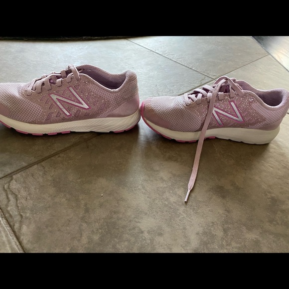 Worn twice! New Balance Kids Fuel Core Shoes YPURGOG, Pink, 3Y - Picture 3 of 6